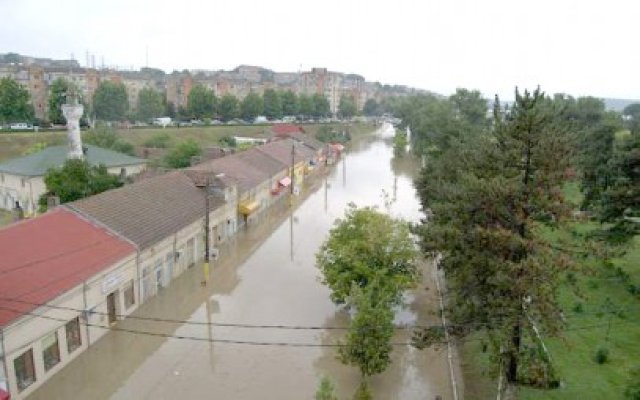 Bilanţ la Cernavodă: O casă inundată şi mai multe porţiuni de asfalt distruse